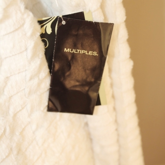 NWT Multiples White Faux Fur Jacket - Picture 2 of 8